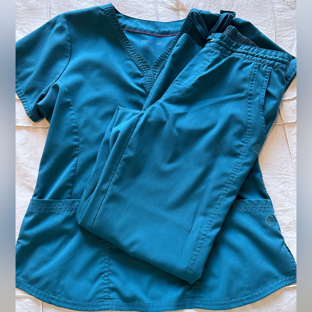 Women’s scrubs